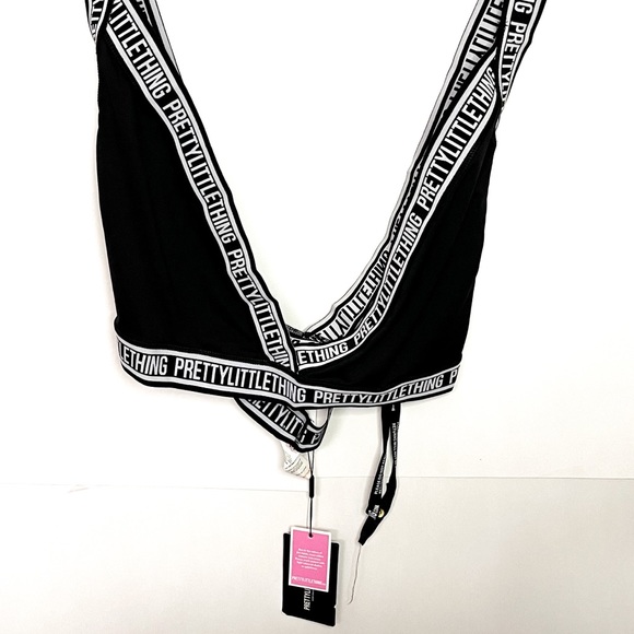PRETTYLITTLETHING Plus Black Brand Crop Top - Picture 2 of 4